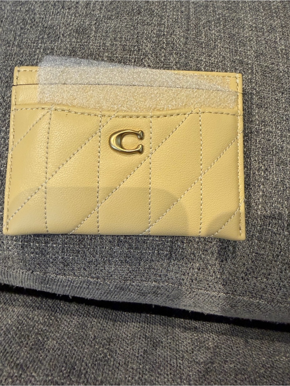 Coach Essential Card Case With Pillow Quilting Brass/Vanilla